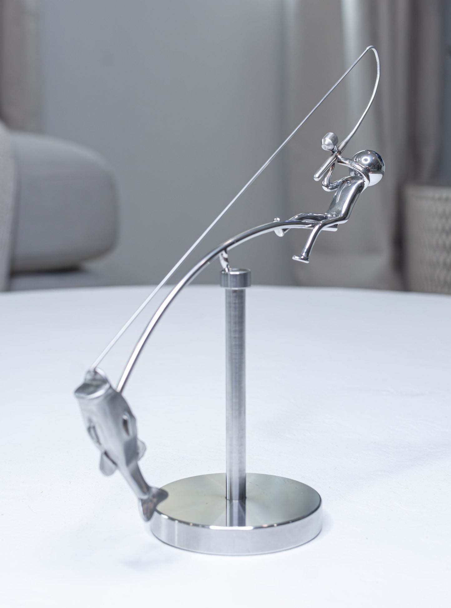 🎣Die balancierende Fischerskulptur