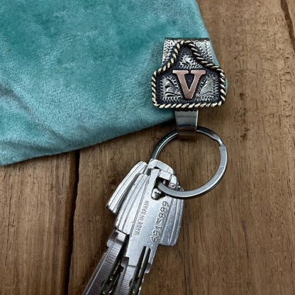 Buchstaben-Schlüsselanhänger im Western-Cowboy-Stil