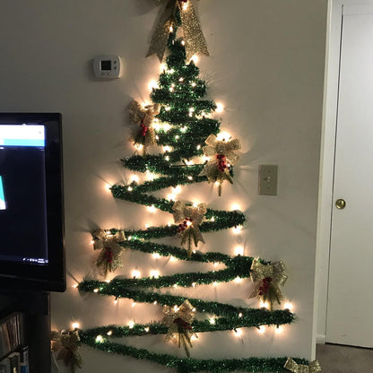 DIY-Weihnachtsbaum mit Rattanlichtern