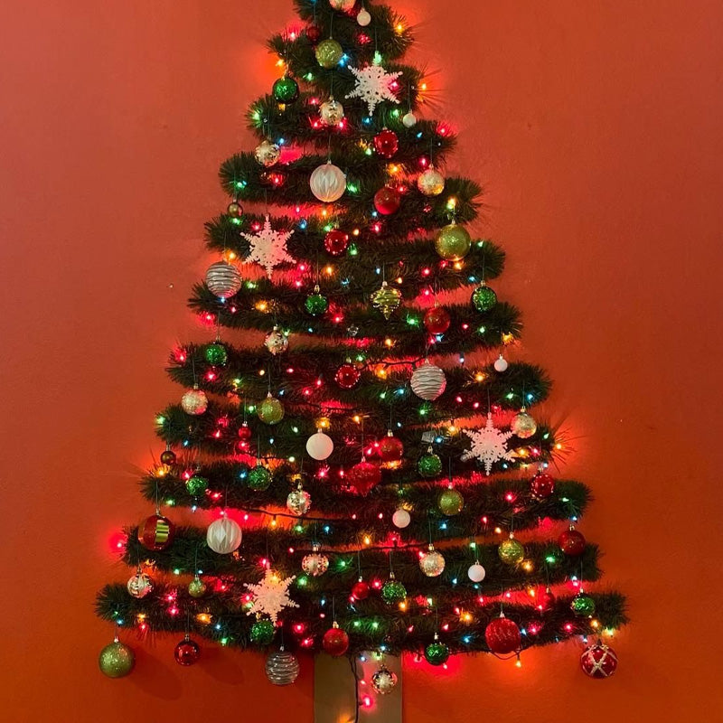 DIY-Weihnachtsbaum mit Rattanlichtern