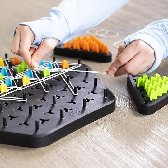 🧩 Triggle Logik- & Strategiespiel | Gehirntraining für die ganze Familie | Tragbar & Für alle Altersgruppen 👨‍👩‍👧‍👦