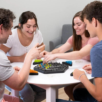 🧩 Triggle Logik- & Strategiespiel | Gehirntraining für die ganze Familie | Tragbar & Für alle Altersgruppen 👨‍👩‍👧‍👦