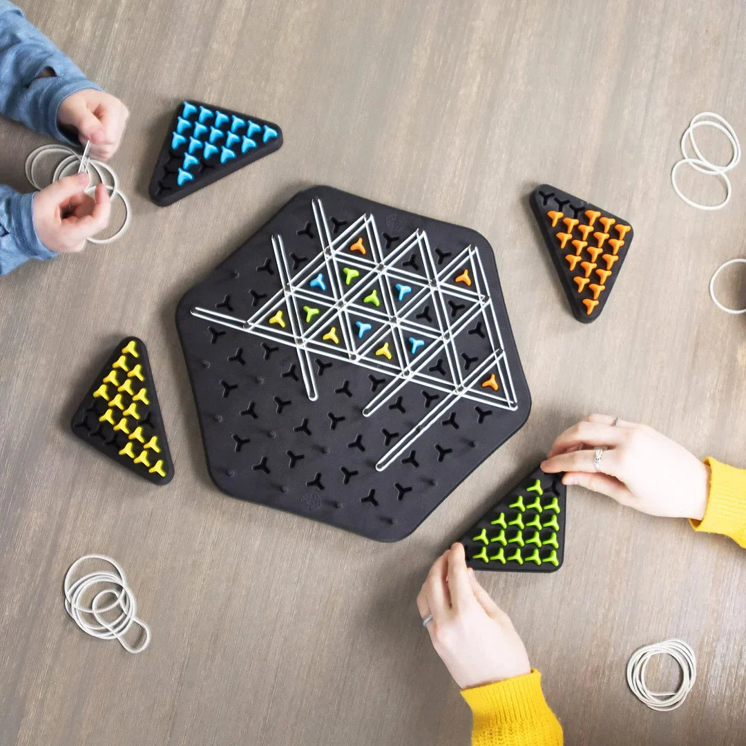 🧩 Triggle Logik- & Strategiespiel | Gehirntraining für die ganze Familie | Tragbar & Für alle Altersgruppen 👨‍👩‍👧‍👦