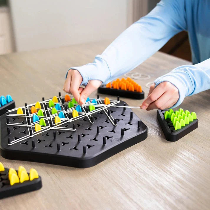 🧩 Triggle Logik- & Strategiespiel | Gehirntraining für die ganze Familie | Tragbar & Für alle Altersgruppen 👨‍👩‍👧‍👦